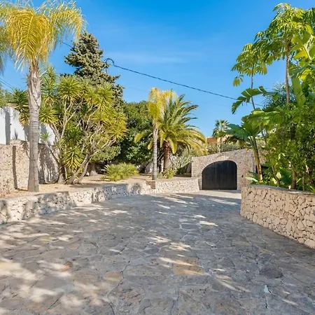 Huswell - Relax In Luxury At Stunning Seaside Vila