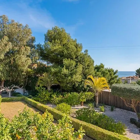 Huswell - Relax In Luxury At Stunning Seaside Villa *