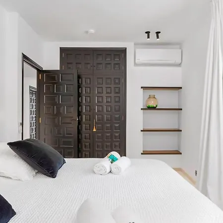 Huswell - Relax In Luxury At Stunning Seaside Villa *