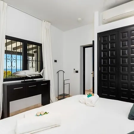 Villa Huswell - Relax In Luxury At Stunning Seaside Calp