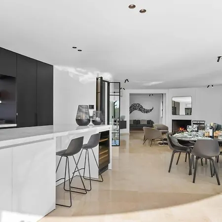 Huswell - Relax In Luxury At Stunning Seaside Villa Calp