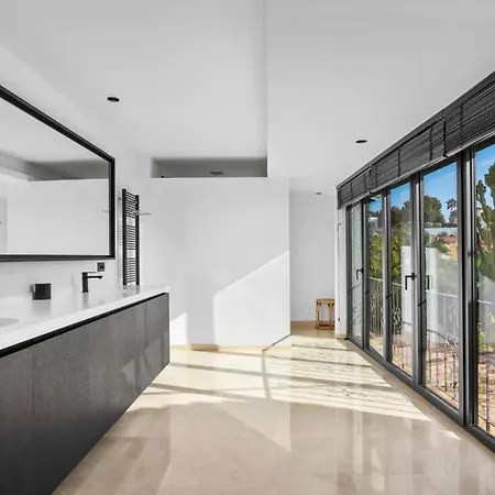 Villa Huswell - Relax In Luxury At Stunning Seaside Calp